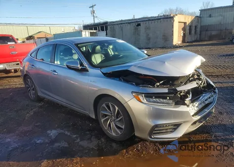 2021 Honda Insight Touring z USA, uszkodzony, nr VIN 19XZE4F92ME008751
